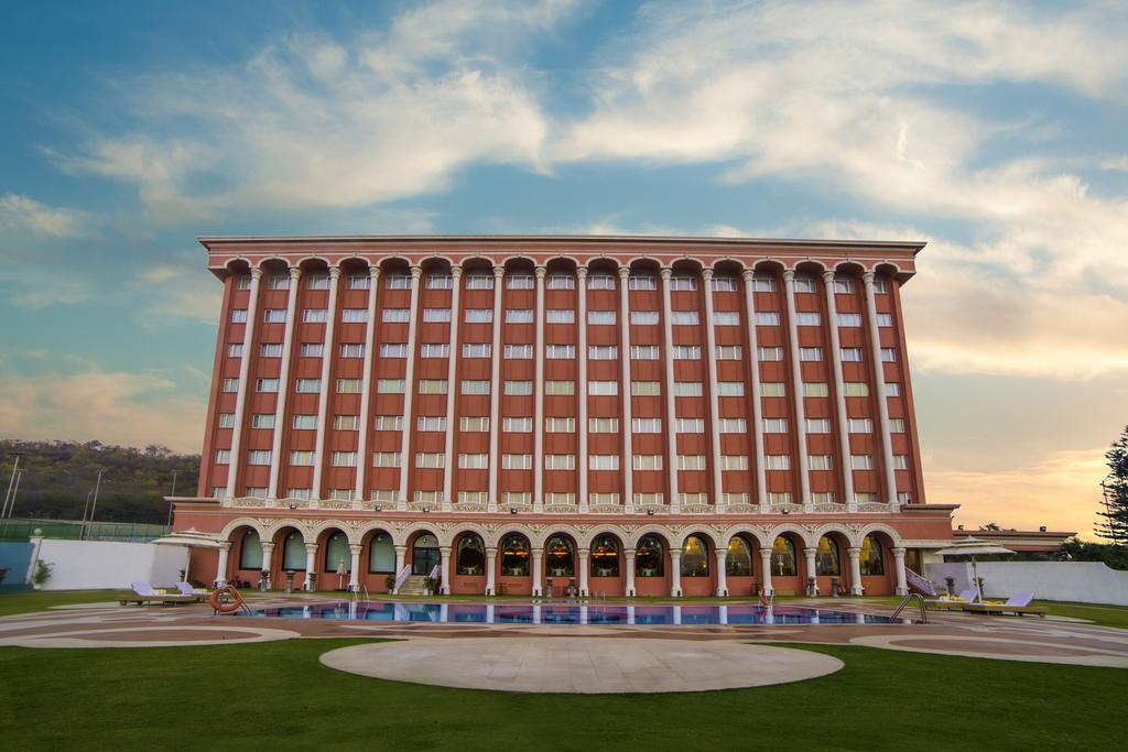 Ramoji Film City- Sitara Luxury Hotel Pedda Ambarpet ภายนอก รูปภาพ