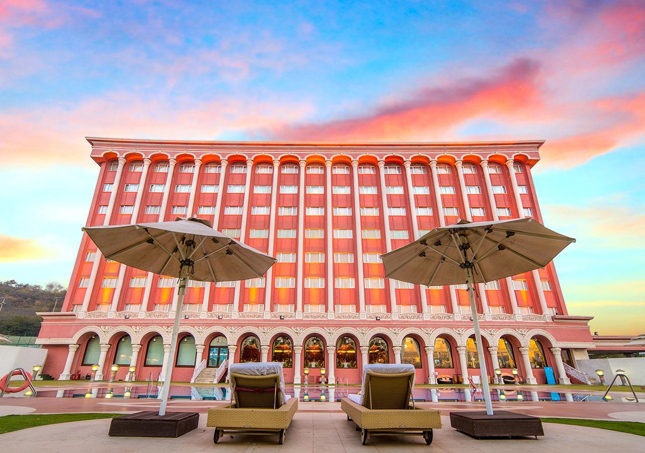 Ramoji Film City- Sitara Luxury Hotel Pedda Ambarpet ภายนอก รูปภาพ