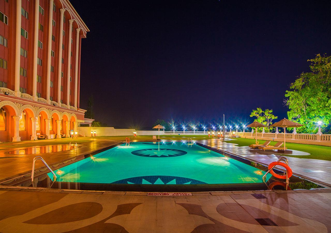 Ramoji Film City- Sitara Luxury Hotel Pedda Ambarpet ภายนอก รูปภาพ